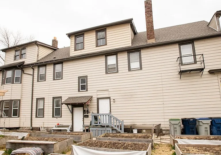$1075 1 BA, 1 BA With Back Porch - Riverwest - 829 E Clarke — Photo 13