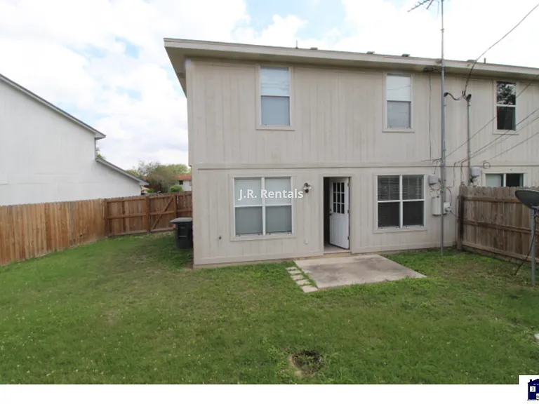 2412 Skylark Cir — Photo 17