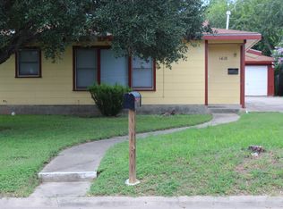 1418 E Rosewood St, Beeville, TX 78102
