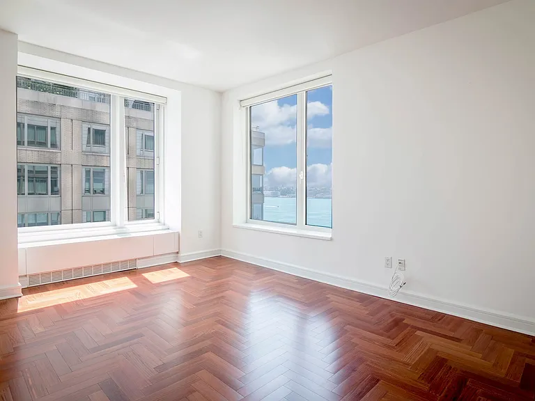 240 Riverside Blvd #12F — Photo 3