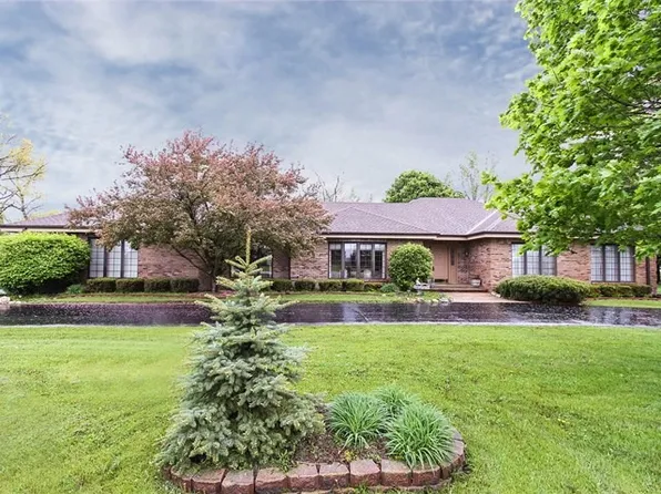 10012 Lakewood Rd, Crystal Lake, IL 60014