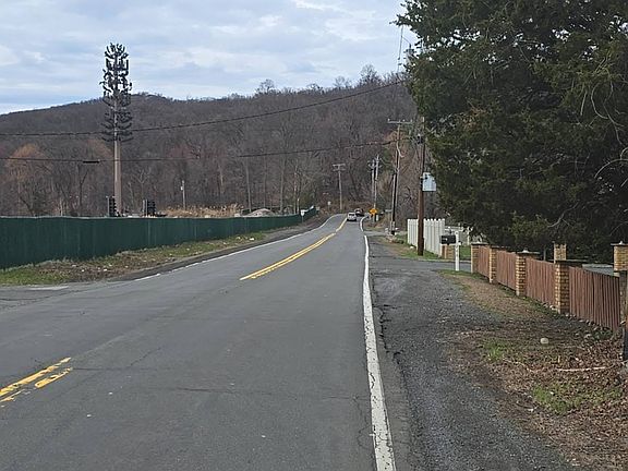 5th image of 262 Ridge Rd