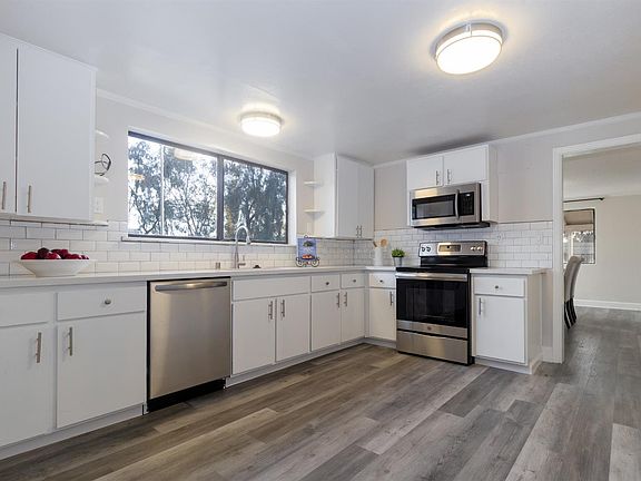 2nd image of 4049 Balsam St