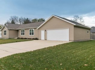 208 Hansel St, Manchester, IA 52057