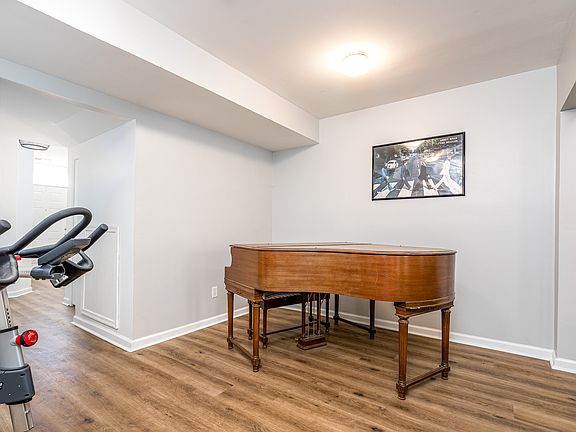 5th image of 722 Huffine Manor Cir
