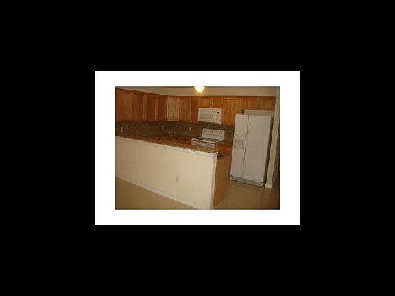 2nd image of 1307 NE 105th St #Townhouse 2