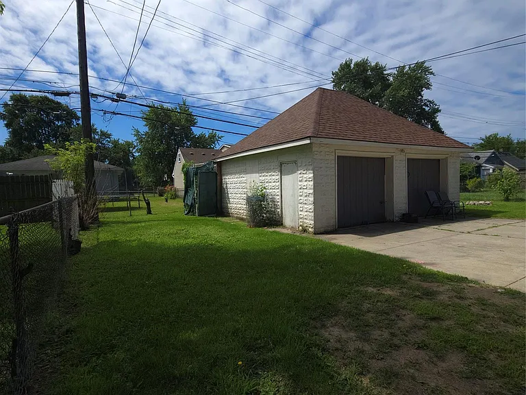 19504 Bigelow St — Photo 12