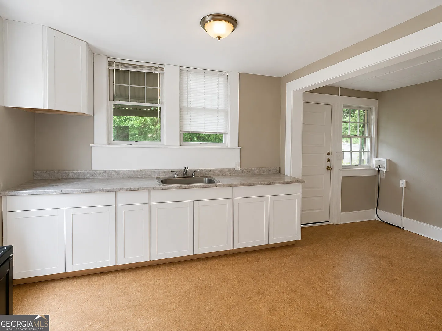 2 bed, 1.0 bath, $700 — Photo 4