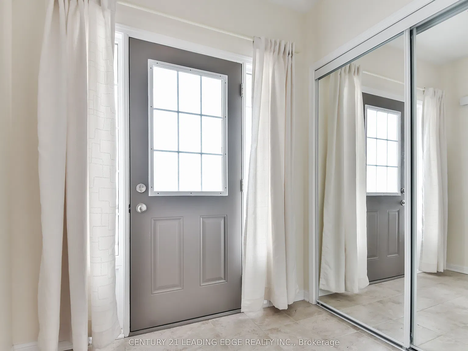 3 bed, $2,995 — Photo 2