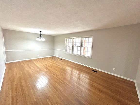 5th image of 1929 Woodmead St SW