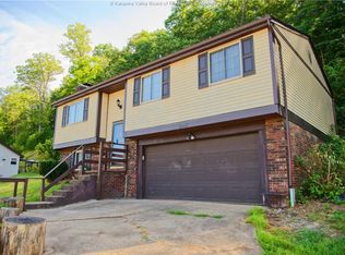 5007 Howards Fork Dr, Cross Lanes, WV 25313