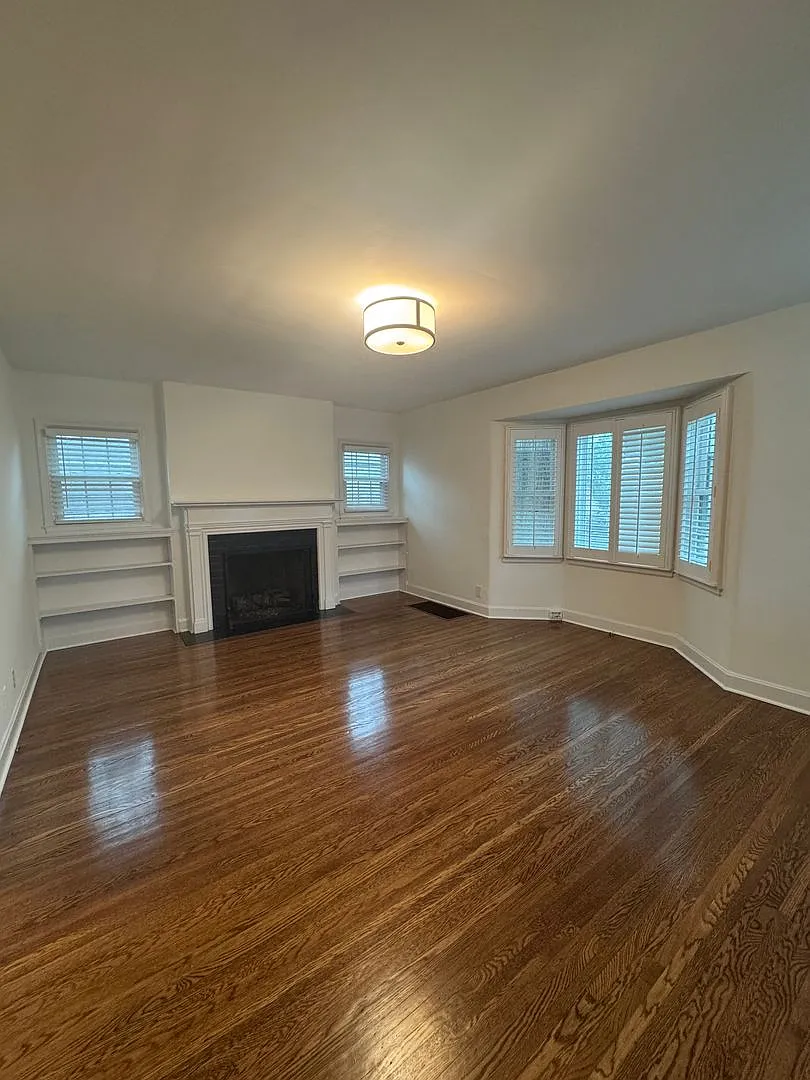 St Matthews Cape Cod Home — Photo 2