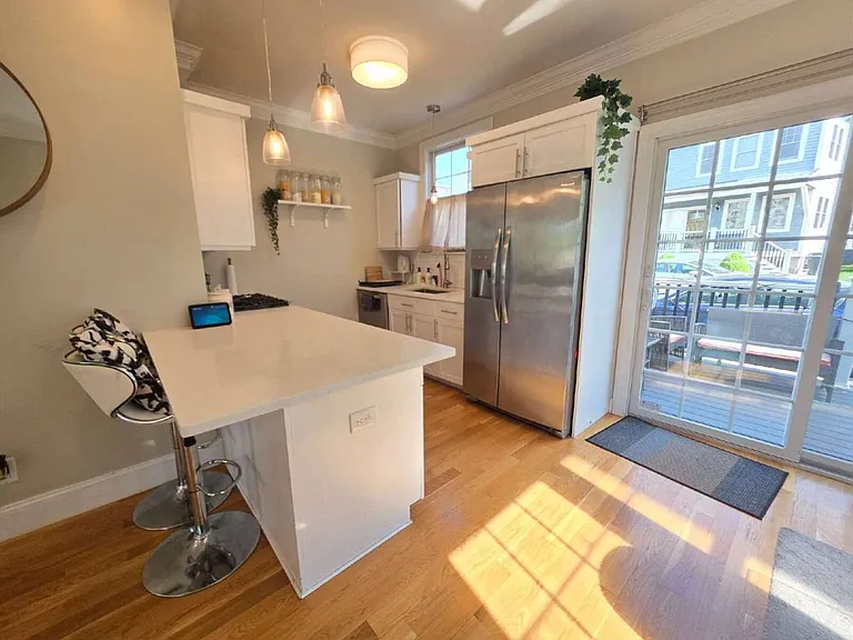 429 Gallivan Blvd — Photo 8