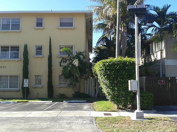 4th image of 901 NE 3rd St APT 201