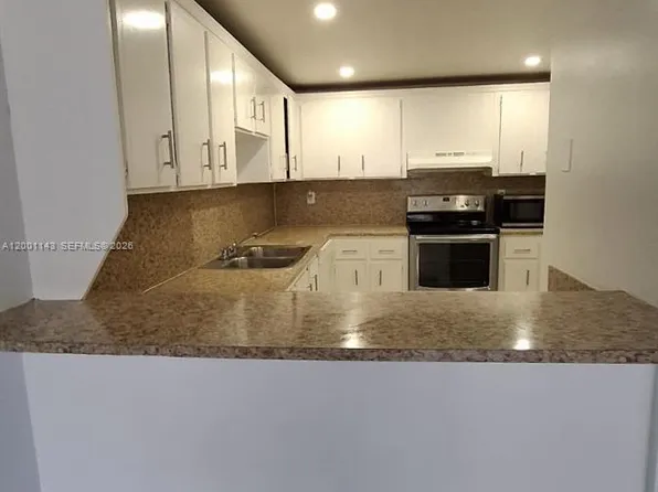 6950 Miami Gardens Dr APT 2-201, Hialeah, FL 33015