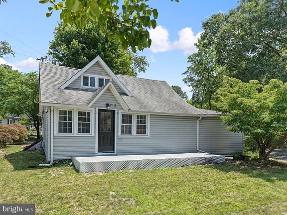3rd image of 215 Erial Rd