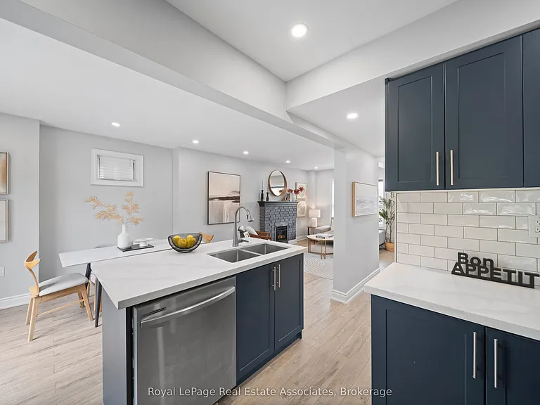 305 Weir St N #UPPER — Photo 9