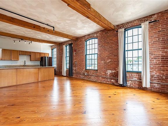 2nd image of 407 Pine St Unit 305