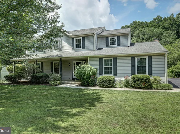 107 Scotts Glen Rd, Lincoln University, PA 19352