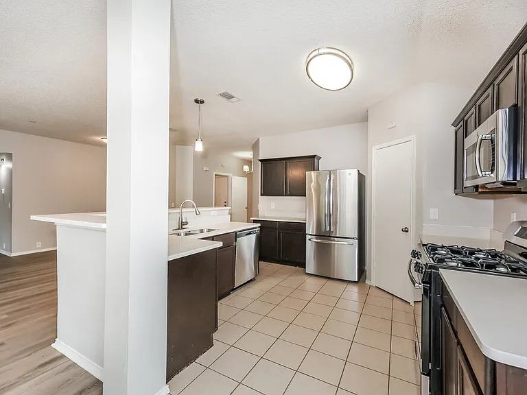 833 Lariat Dr — Photo 6