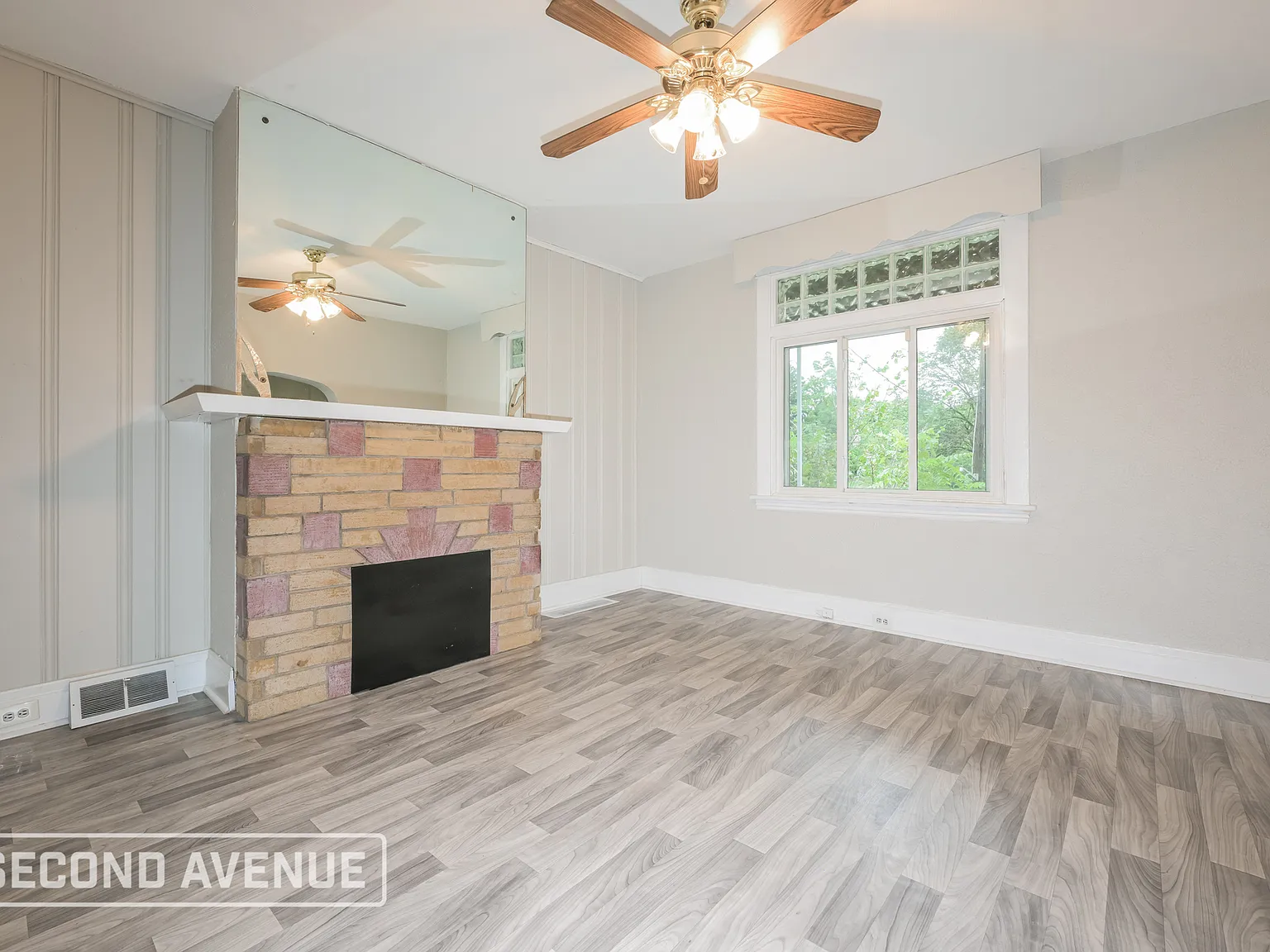 3 bed, 1.5 bath, 1554 sqft, $1,598 — Photo 2