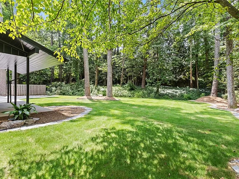 3252 W Roxboro Rd NE — Photo 54
