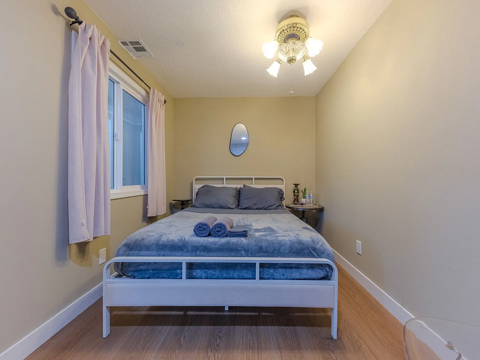 4 bed, 1984 sqft, $3,700 — Photo 3