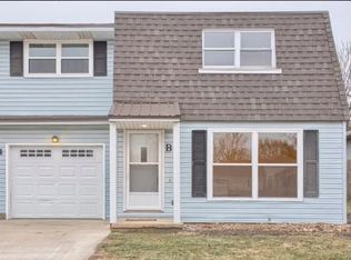 504 W Dianne Ln APT B, Mahomet, IL