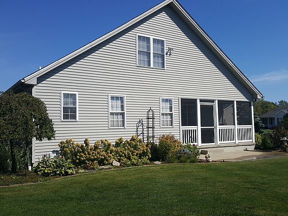 3rd image of 16 Raven Ct