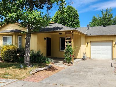 1951 SW Betty Ln, Grants Pass, OR, 97526
