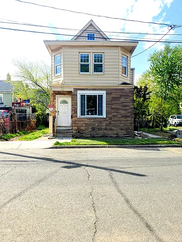 33 Lafayette St Photo 1