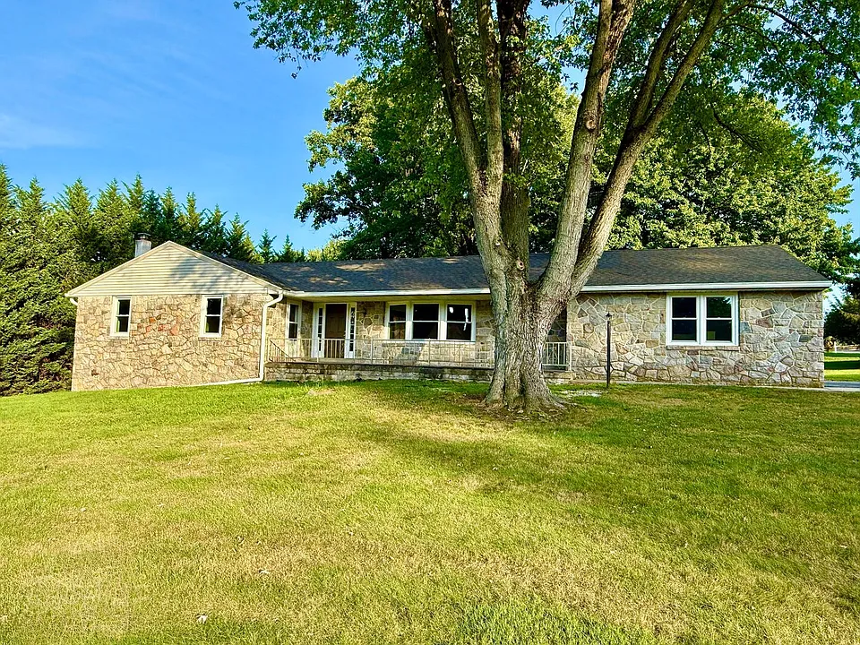 1490 Chestnut Hill Rd