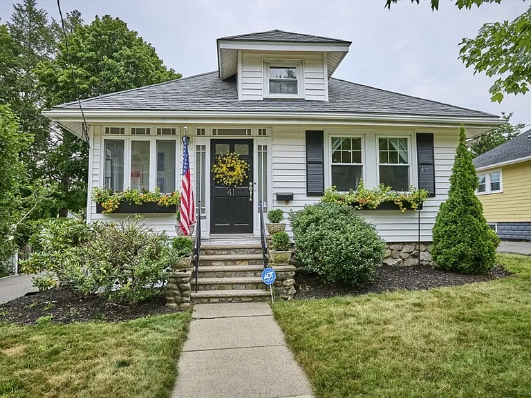 41 Lynde Ave — Photo 1