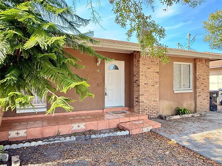 908 Tucker Ave — Photo 3