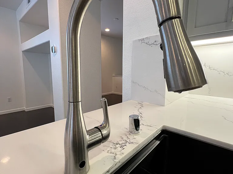 TOUCHLESS FAUCET