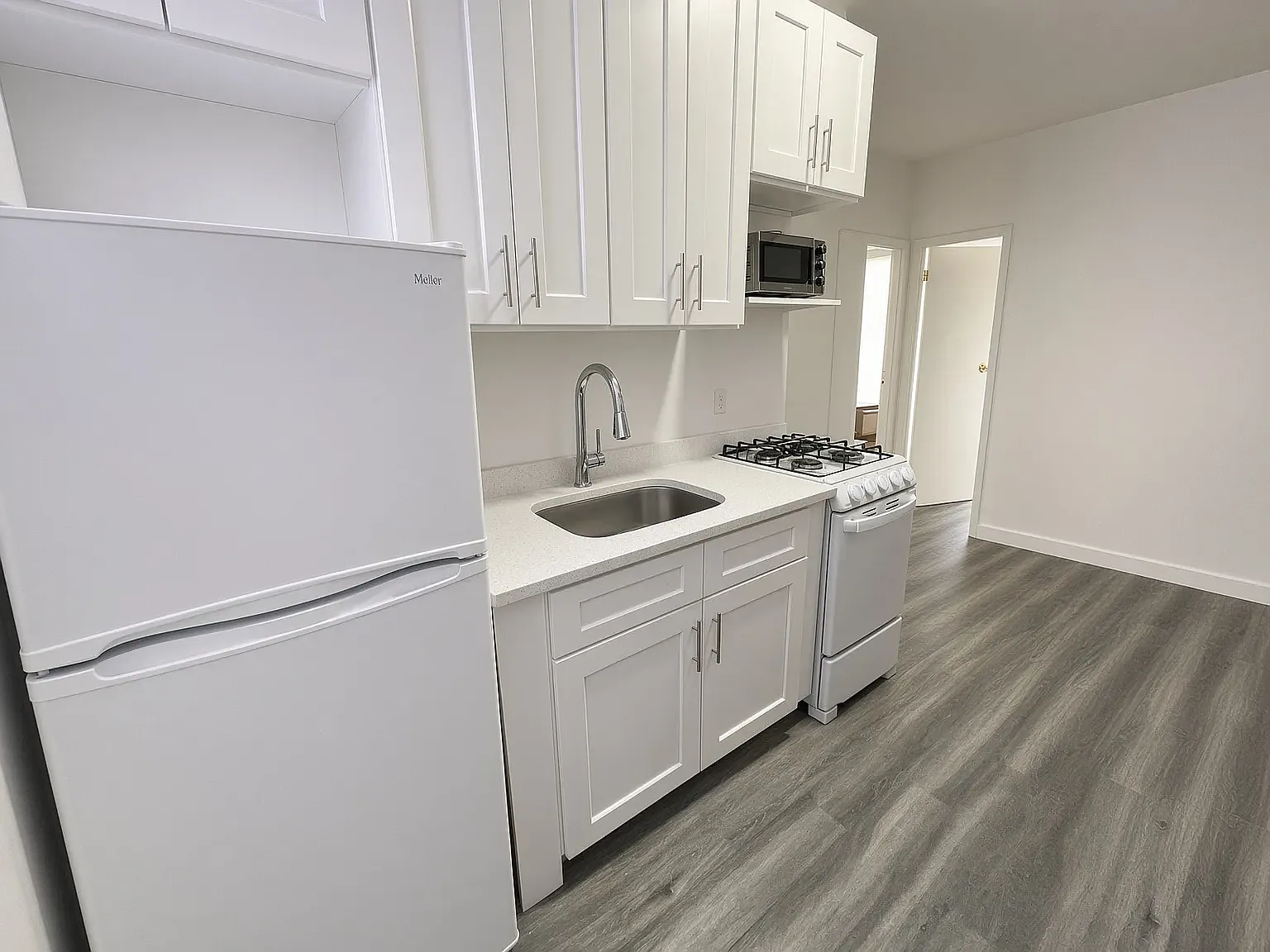 18 King St — Photo 2