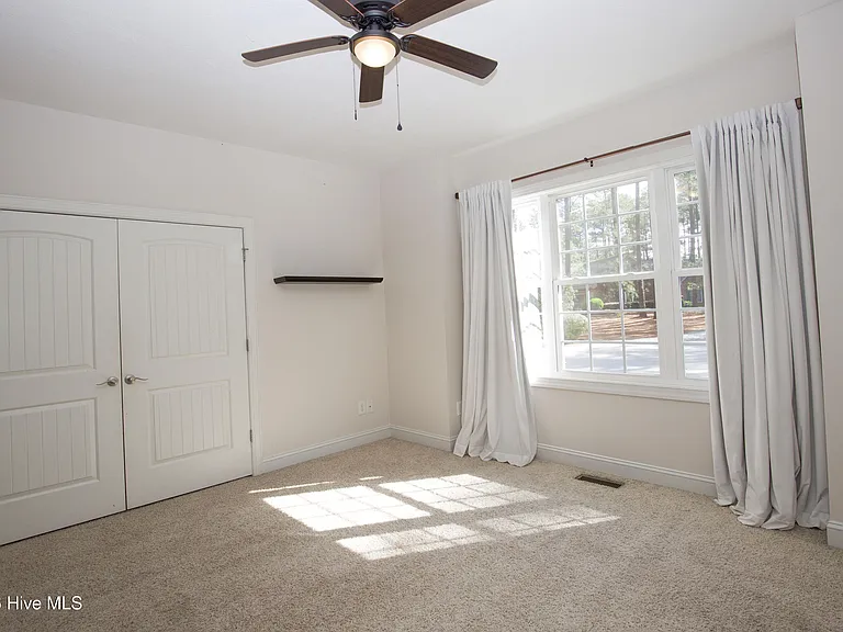 16 Montrose Ct — Photo 51
