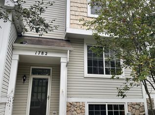 1782 Middlebury Dr, Aurora, IL 60503