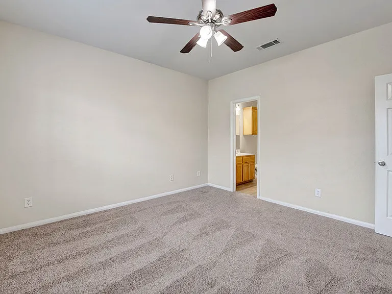 Riviera Apartments — Photo 25