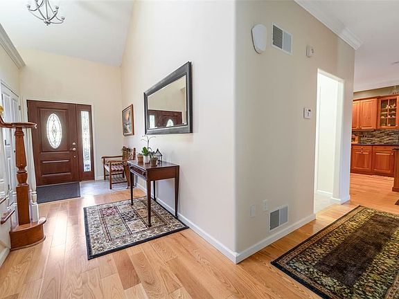 4th image of 37 Eagle Dr