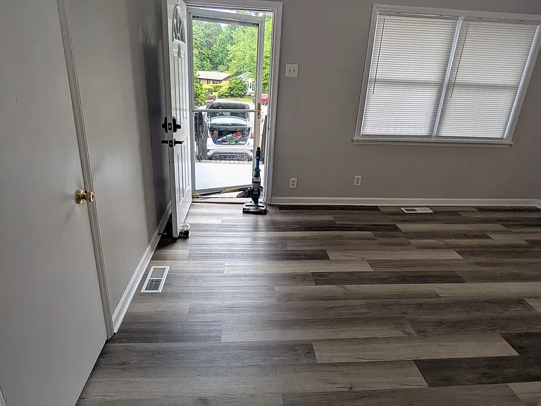 18 Dauphine Pl — Photo 1