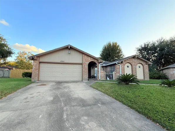 1303 Sterling Green Ct, Houston, TX 77015