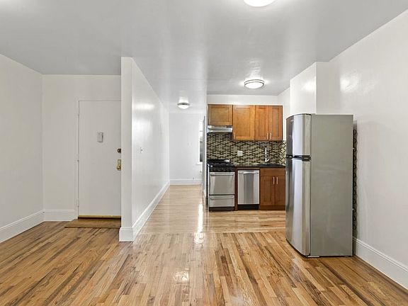 3rd image of 253 Bleecker St #1A