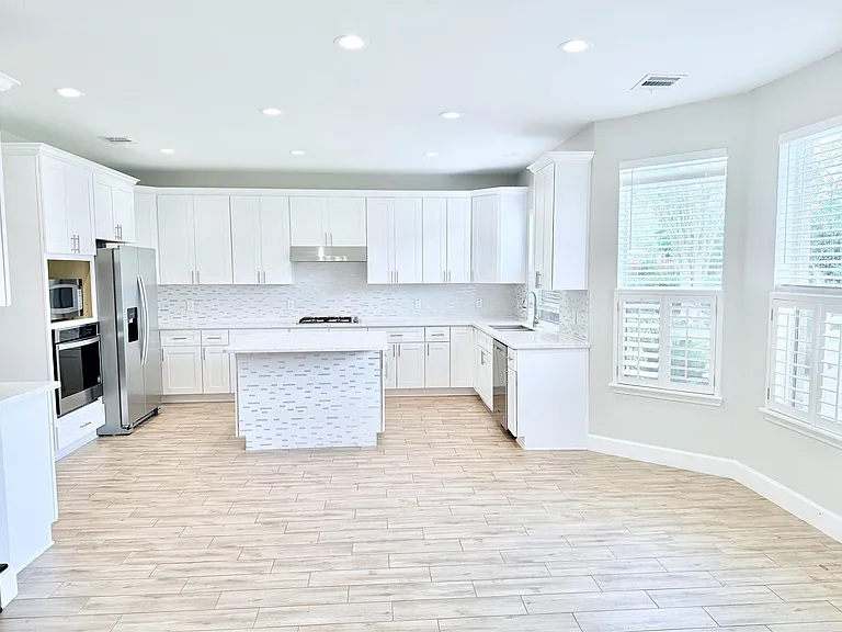 5711 Silver Bay Ct — Photo 13