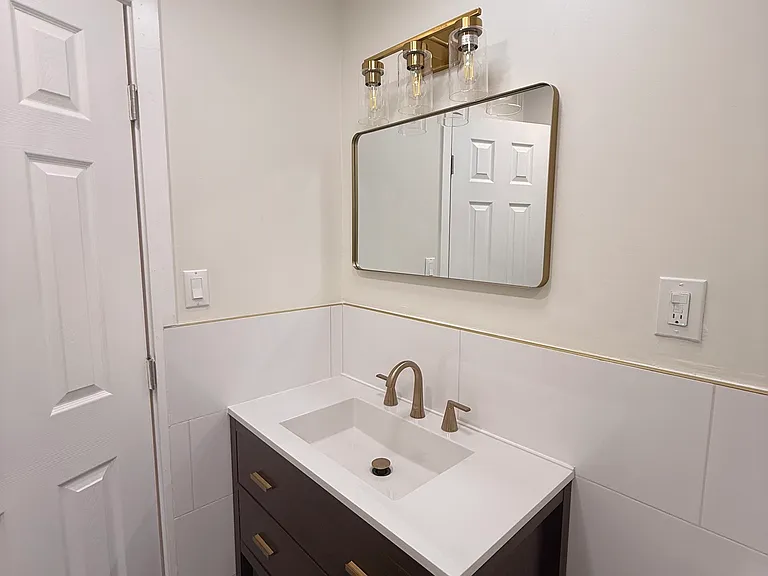 147 W 52nd St #1 — Photo 4