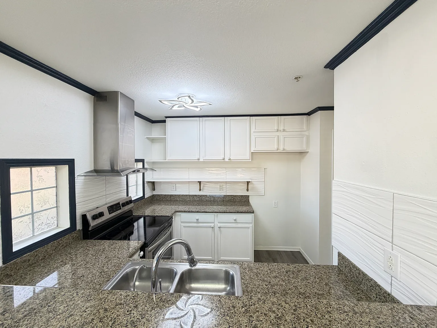 Beautifully Renovated First-Floor Condo in Isla at South Shores! — Photo 2