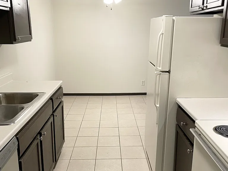 Pinecrest Apartments — Photo 3