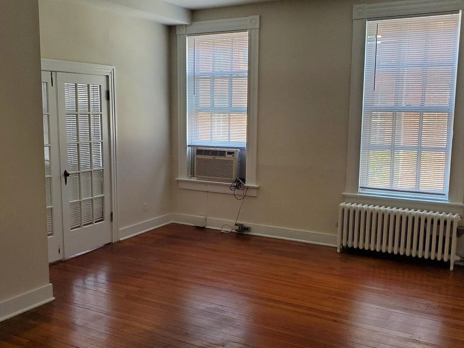 1202 Prince Edward St — Photo 4