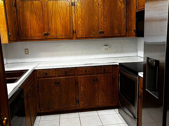 3rd image of 110 Azalea