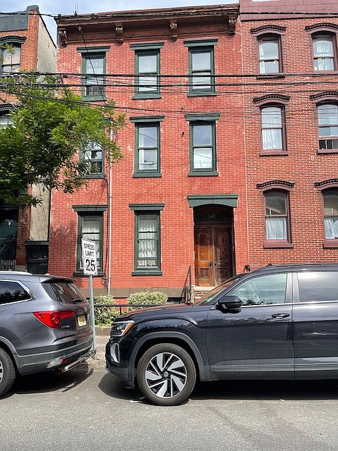 1st image of 30 Erie St Floor 1